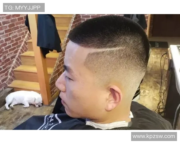 从寸头到长发再到复古造型足球巨星发型演变背后的时尚密码 从寸头到长发再到复古造型足球巨星发型演变背后的时尚密码